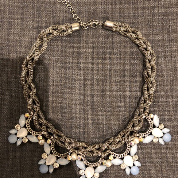 Primary beautiful statement necklace - Picture 3 of 3